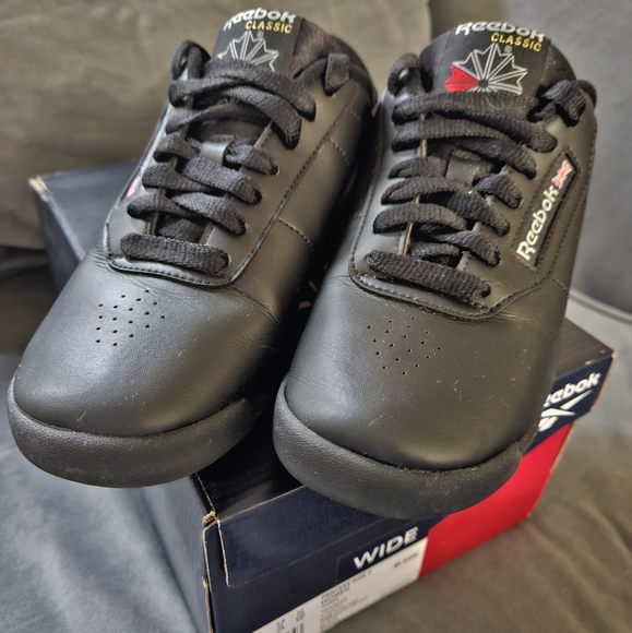 Brand NEW Princess Reebok - Picture 2 of 6